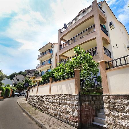 Aqua Breeze Apartments Будва Екстер'єр фото