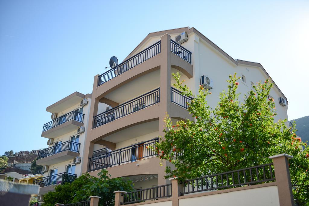 Aqua Breeze Apartments Будва Екстер'єр фото