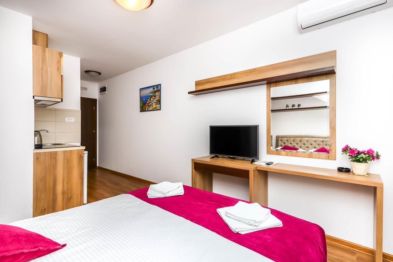 Aqua Breeze Apartments Будва Екстер'єр фото
